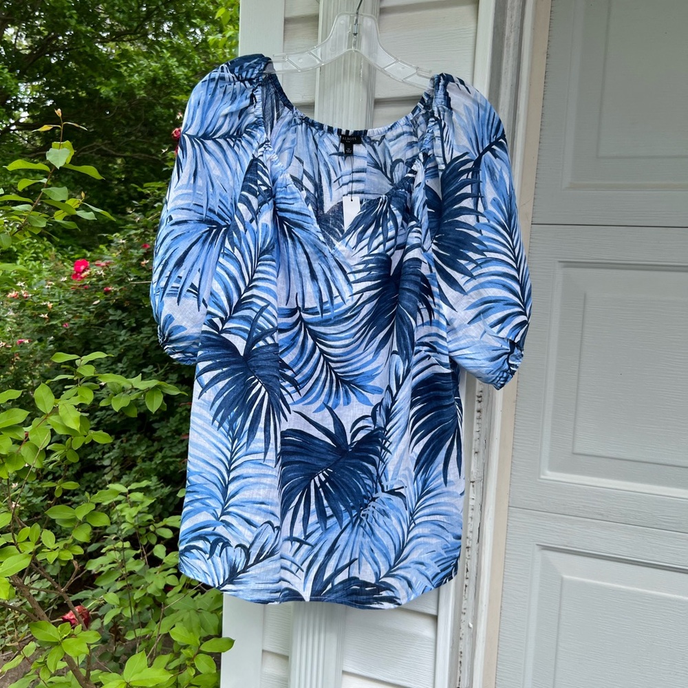 NWT Talbots Pretty Blues White Leaf  Pattern 100% Linen Short Sleeve Blouse